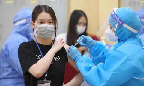 Dịch phức tạp, Bộ Y tế đề nghị đẩy nhanh tiêm vaccine COVID mũi 3, 4
