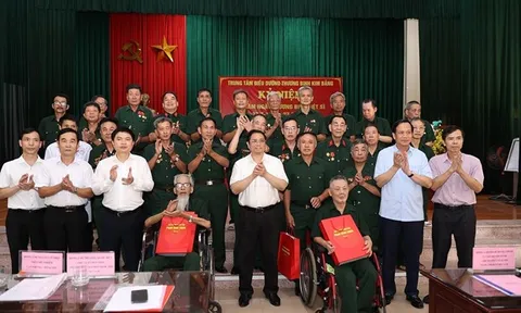 Thủ tướng: Rà soát toàn diện các chính sách liên quan người có công