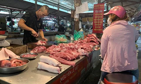 Giá nhiều hàng hóa vẫn "phớt lờ" khi giá xăng giảm mạnh