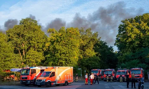 Đức: Cháy lớn trong rừng ở Berlin sau vụ nổ tại kho đạn của cảnh sát