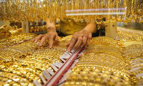Phòng trừ rủi ro lạm phát, người Việt tăng mua vàng