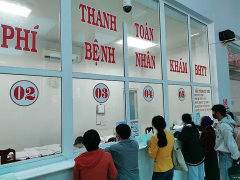 Thủ tướng yêu cầu xem xét nội dung báo chí phản ánh về bảo hiểm y tế