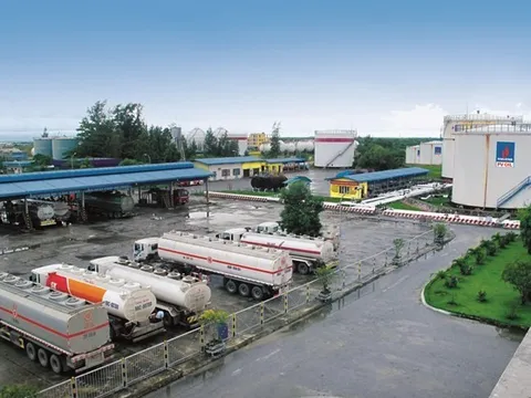 Không thiếu nguồn cung xăng dầu, vì sao nhiều cửa hàng vẫn ngừng bán?
