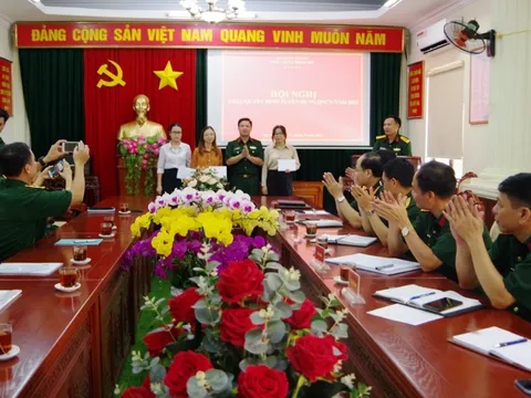 Văn phòng Học viện Chính trị công bố, trao quyết định tuyển dụng QNCN năm 2022