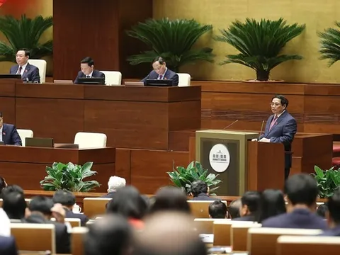 Thủ tướng: Có chính sách phù hợp trong điều hành giá điện, xăng dầu