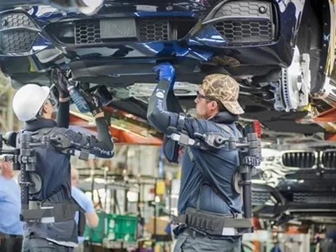 CEO của BMW kêu gọi chưa thiết lập thời hạn loại bỏ xe chạy xăng