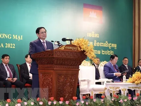 Thủ tướng dự Diễn đàn xúc tiến đầu tư và thương mại Việt Nam-Campuchia