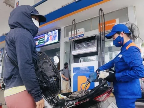 Ổn định thị trường xăng dầu cuối năm: Đâu là giải pháp hữu hiệu?