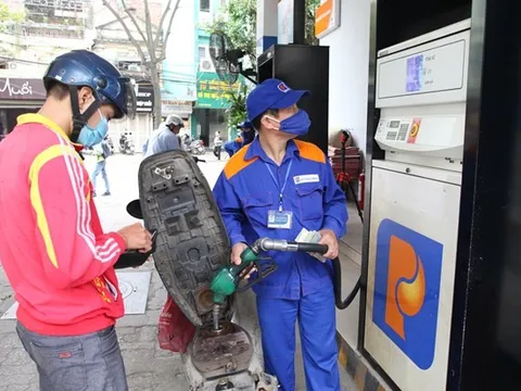Giảm thêm 493 đồng, giá xăng RON95-III xuống ngưỡng 20.700 đồng