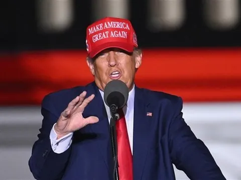 Meta khôi phục tài khoản của cựu Tổng thống Donald Trump trên Facebook
