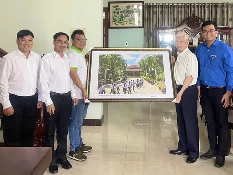 Nguyên Chủ tịch nước Nguyễn Minh Triết gặp gỡ và “tiếp lửa” cho các nông dân trẻ xuất sắc