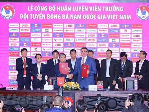 HLV Philippe Troussier chính thức ký hợp đồng với bóng đá Việt Nam