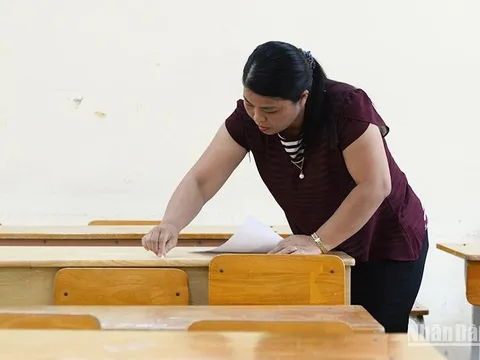 Người soạn thảo và phản biện đề thi phải là công chức, viên chức, giảng viên cơ hữu