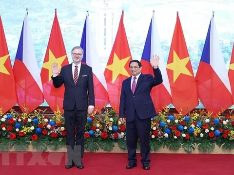 Thủ tướng chủ trì Lễ đón Thủ tướng CH Séc thăm chính thức Việt Nam