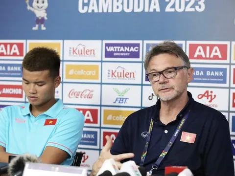 HLV Troussier tin tưởng các học trò sẽ tiến bộ theo thời gian