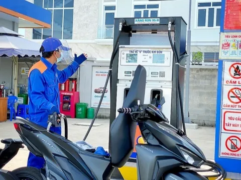 Giá xăng dầu hôm nay 11/5: Xăng tiếp tục giảm mạnh từ 869- 1.320 đồng/lít; giá dầu hạ 556-647 đồng/lít