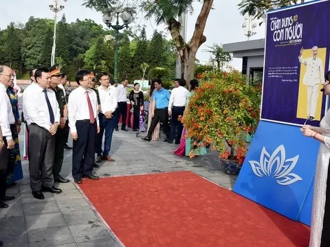 Khai mạc Triển lãm chuyên đề "Hồ Chí Minh - Chân dung một con người"