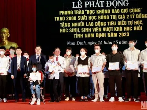 Nam Định trao 2.000 suất học bổng, phát động phong trào “Học không bao giờ cùng”