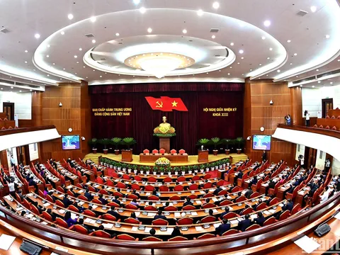 Bế mạc Hội nghị Trung ương giữa nhiệm kỳ khóa XIII