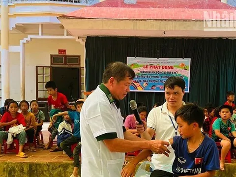 Trang bị kỹ năng chống đuối nước cho học sinh biên giới Sơn La