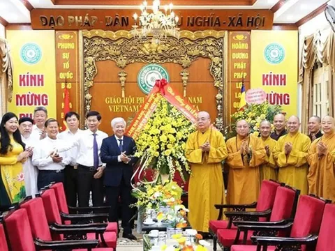 Đồng chí Đỗ Văn Chiến chúc mừng Đại lễ Phật đản năm 2023
