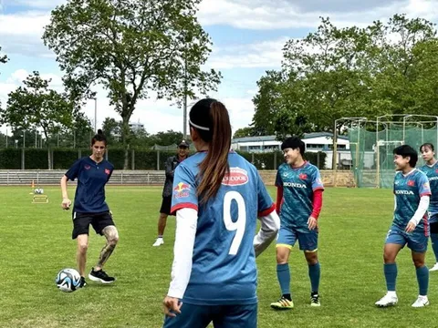 Chuyên gia dinh dưỡng và thể lực FIFA hỗ trợ đội tuyển nữ Việt Nam tại Đức