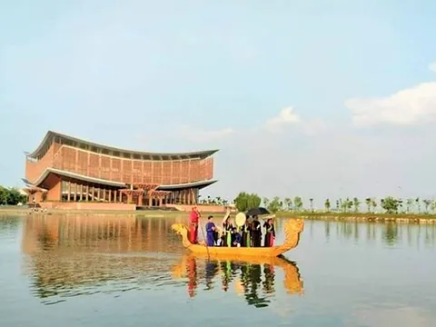 Đặc sắc nhà hát mới ở trong làng cổ