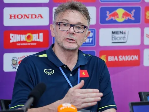 HLV Troussier hài lòng với lối chơi của đội tuyển Việt Nam