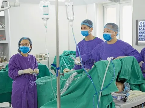 Phát hiện khối u trung thất lớn khi mổ ruột thừa