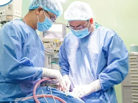 Hành trình tìm lại khuôn mặt xinh đẹp cho bé gái có u hắc tố khổng lồ