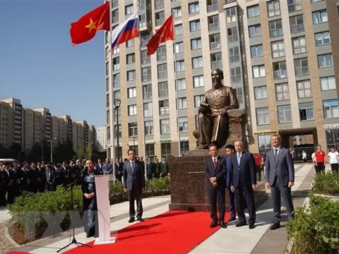 Khánh thành tượng đài Chủ tịch Hồ Chí Minh tại St. Petersburg