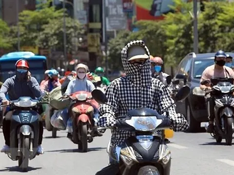 Nắng nóng gay gắt ở Bắc Bộ và Trung Bộ còn kéo dài