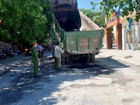 Chủ động khắc phục điểm đường giao thông xuống cấp