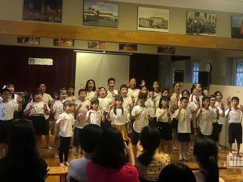 Nối liền vòng tròn âm nhạc màu xanh