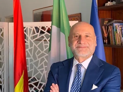 Trao tặng Kỷ niệm chương Vì hòa bình, hữu nghị cho Đại sứ Italy