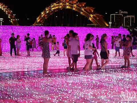 Đà Nẵng: 500.000 đèn led tạo thành không gian ánh sáng nghệ thuật
