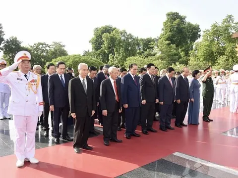 Tưởng niệm các Anh hùng Liệt sỹ - những người con ưu tú của dân tộc