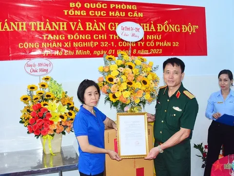 Tổng cục Hậu cần bàn giao nhà đồng đội tặng công nhân lao động hoàn cảnh khó khăn