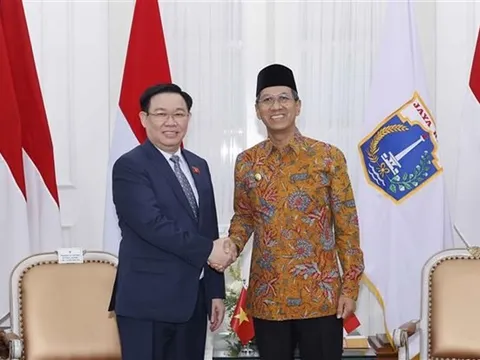 Chủ tịch Quốc hội Vương Đình Huệ tiếp Thống đốc Đặc khu Thủ đô Jakarta