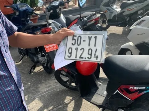 Có phải đổi biển số xe hiện tại thành biển số định danh kể từ ngày 15-8?