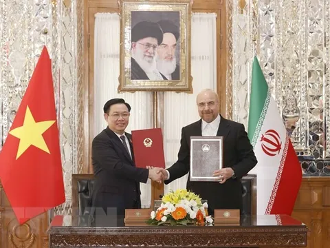Việt Nam-Iran ký Thỏa thuận Ghi nhớ Hợp tác giữa hai Quốc hội
