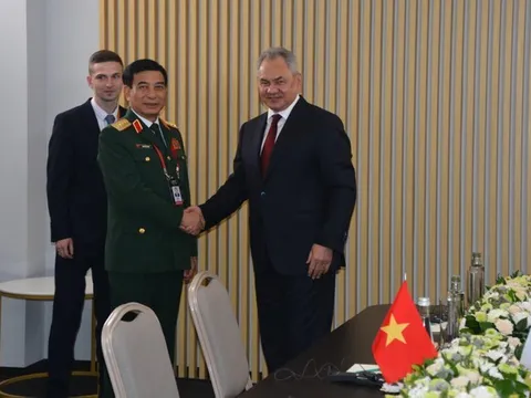 Bộ trưởng Quốc phòng Việt Nam Phan Văn Giang hội đàm với Bộ trưởng Quốc phòng Nga Sergei Shoigu