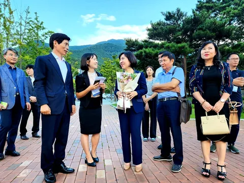Đoàn đại biểu Hội hữu nghị Việt Nam - Hàn Quốc TP. Hà Nội thăm hữu nghị Hàn Quốc