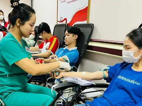 Thiếu túi đựng, phong trào không thể tiếp nhận máu hiến