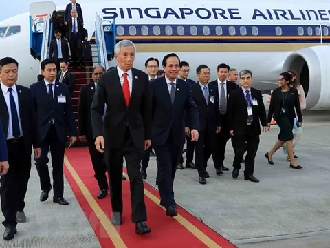 Thủ tướng Singapore đến Hà Nội, bắt đầu thăm chính thức Việt Nam