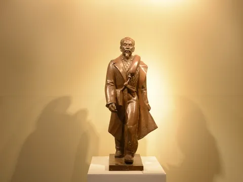 Khắc họa những chặng đường lịch sử