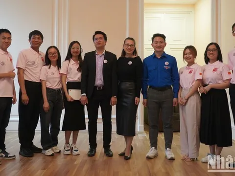 Sinh viên Việt Nam “tiếp lửa” phong trào dạy tiếng Việt tại Nga