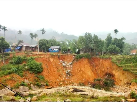 Chủ động ứng phó sạt lở ở các huyện miền núi Quảng Nam: Cần giải pháp căn cơ, lâu dài