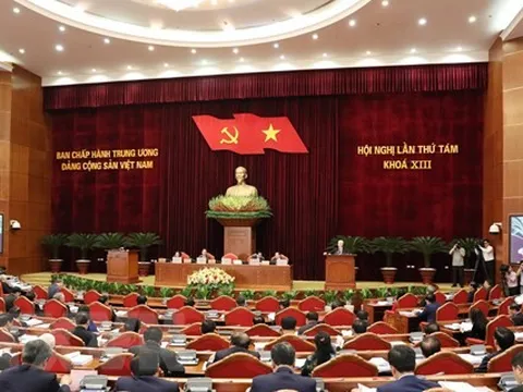 Cách chức tất cả các chức vụ trong Đảng đối với ông Lê Đức Thọ và ông Trịnh Văn Chiến