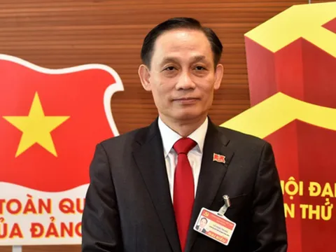 [Infographics] Tiểu sử tân Ủy viên Ban Bí thư Khóa XIII Lê Hoài Trung